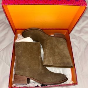 NEVER WORN TORY BURCH BOOTS